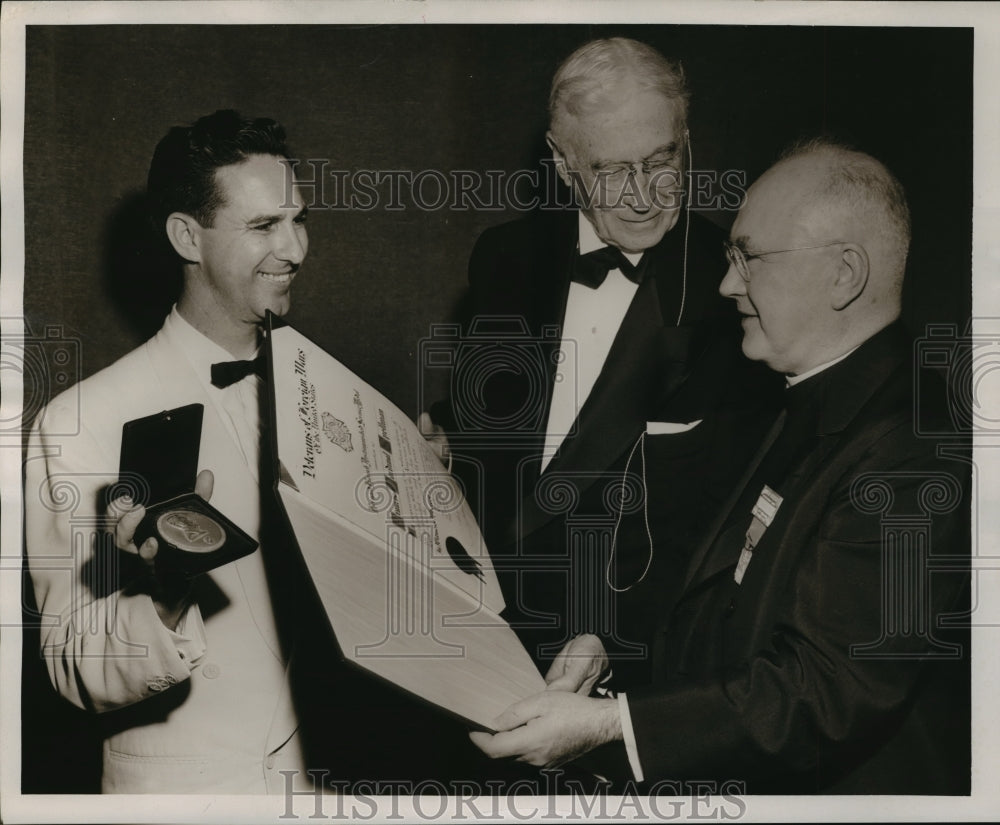 1953 Press Photo Bernard M Baruch w/ Francis Cardinal Spellman - Historic Images