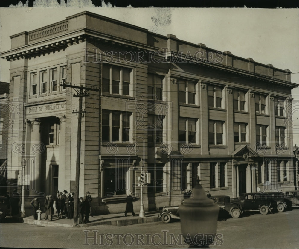 1934 Press Photo Burlington Bank at Pine &amp; Chestnut - mja17069- Historic Images