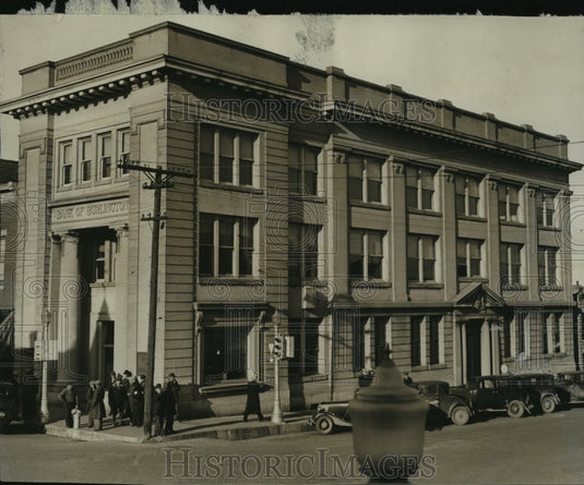 1934 Press Photo Burlington Bank at Pine & Chestnut - mja17069- Historic Images