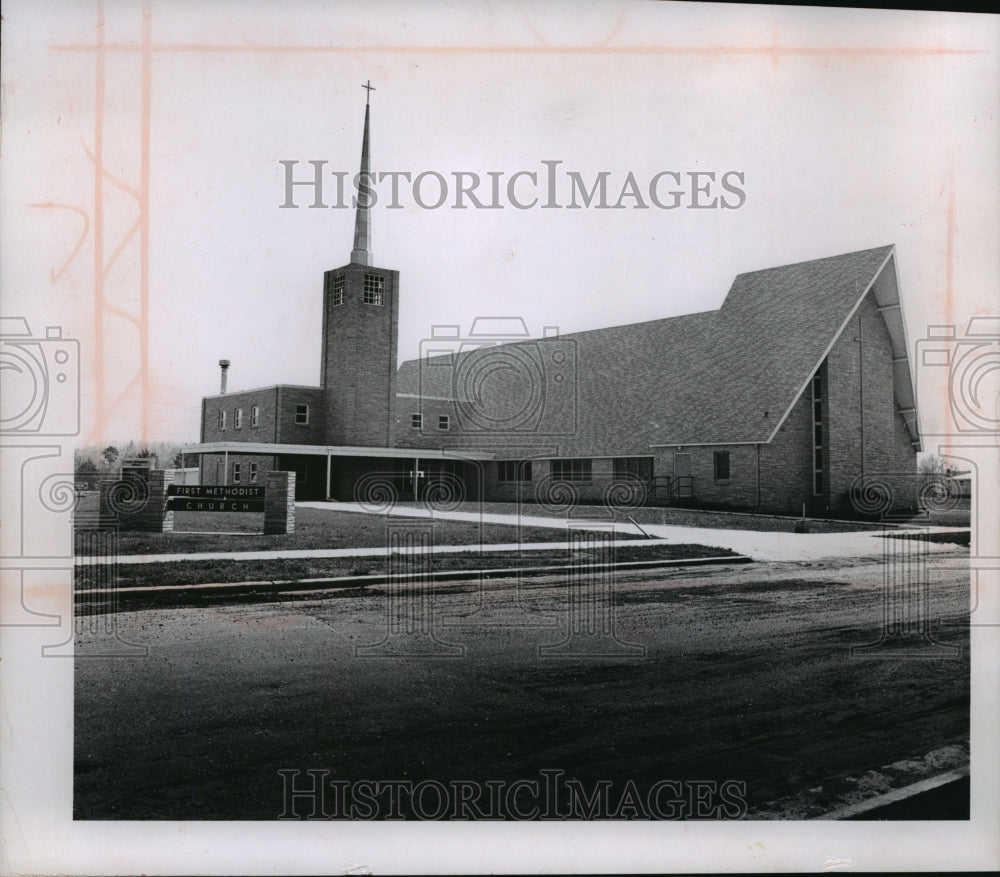 1964 Press Photo The First Methodist church of Waupaca- Historic Images