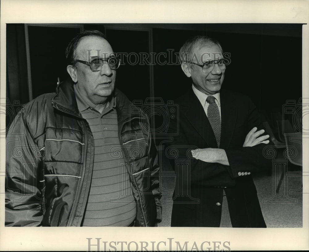 1986 Press Photo Paul Vrakas, candidate, (center)- Historic Images