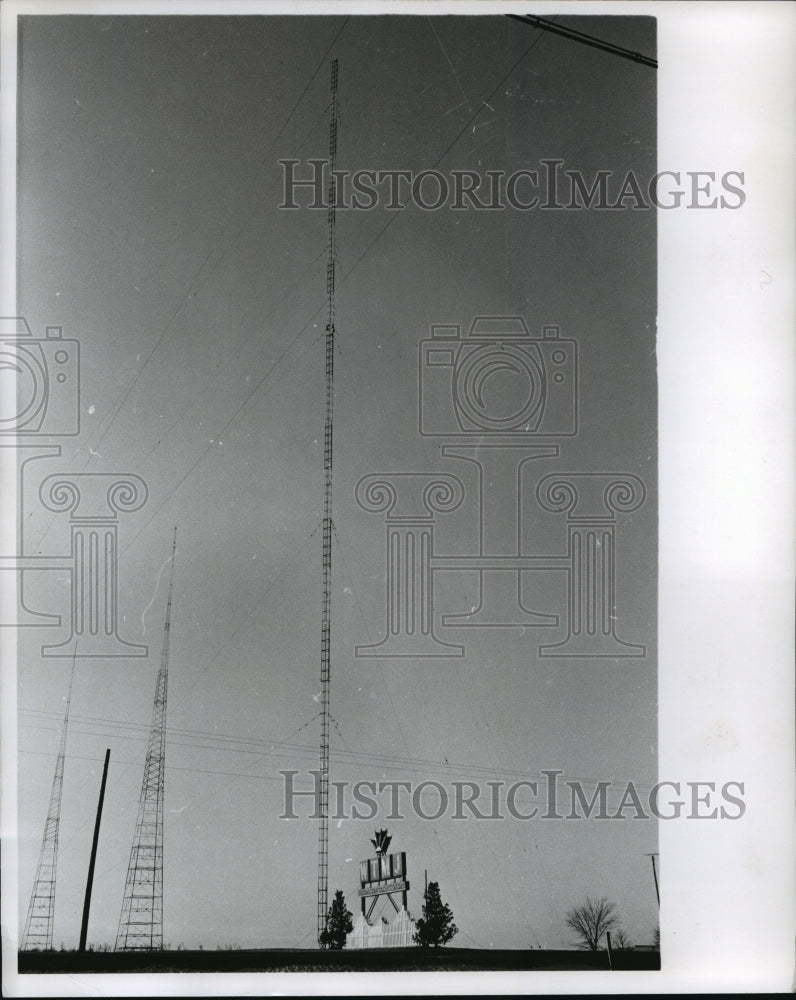 1960 Press Photo New transmitter tower on Bluemound Rd. - Historic Images