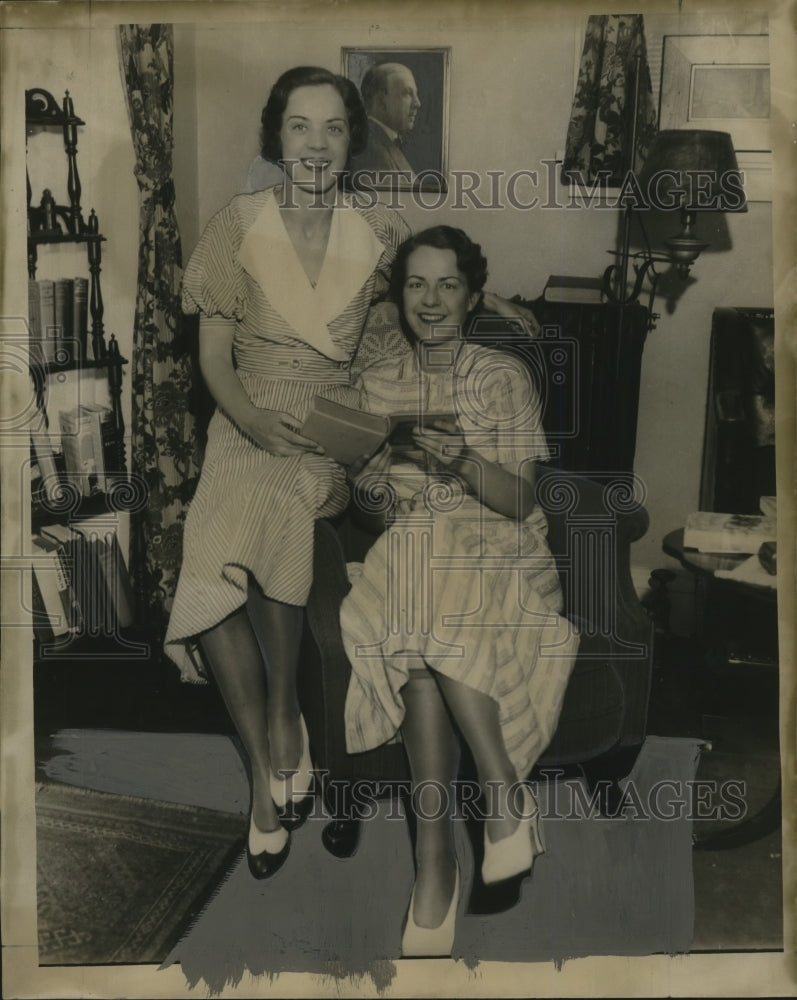 1934 Press Photo Julie and Hilde Kronsahage, daughters- Mrs. Ernst H. Kronshage- Historic Images