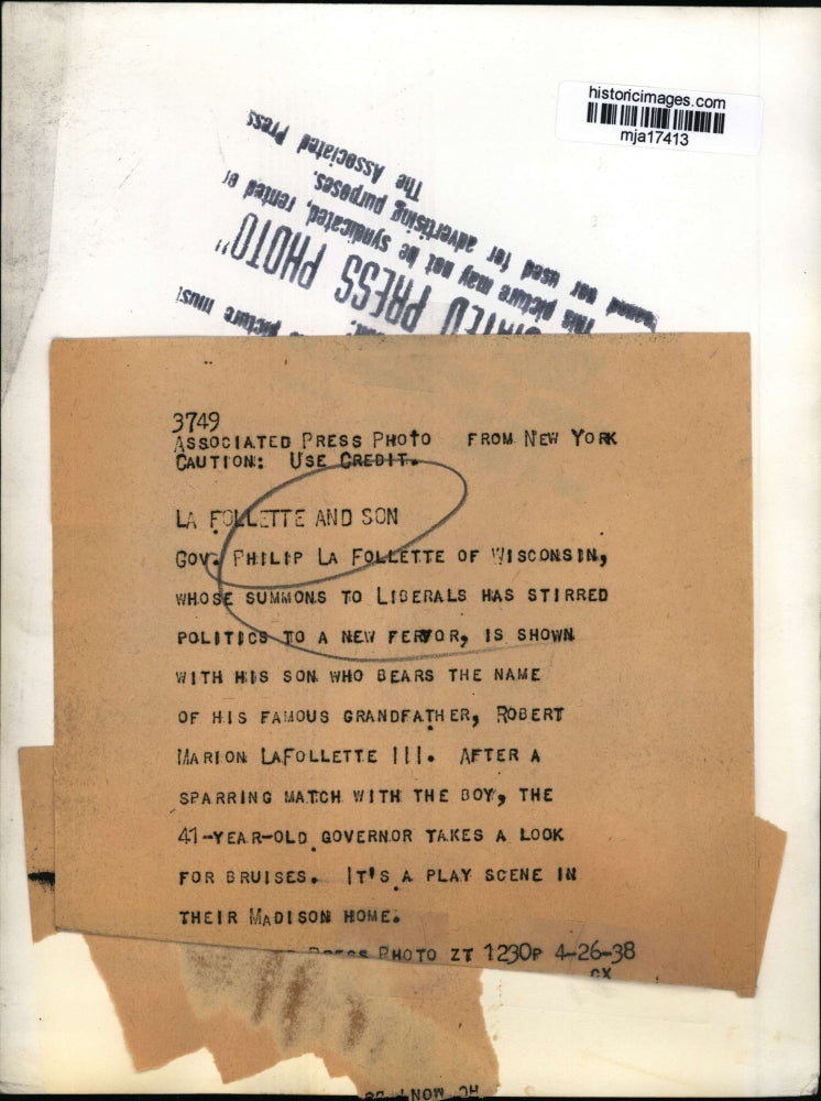 1938 Press Photo Gov Philip F LaFollette sparring with his son Robert III