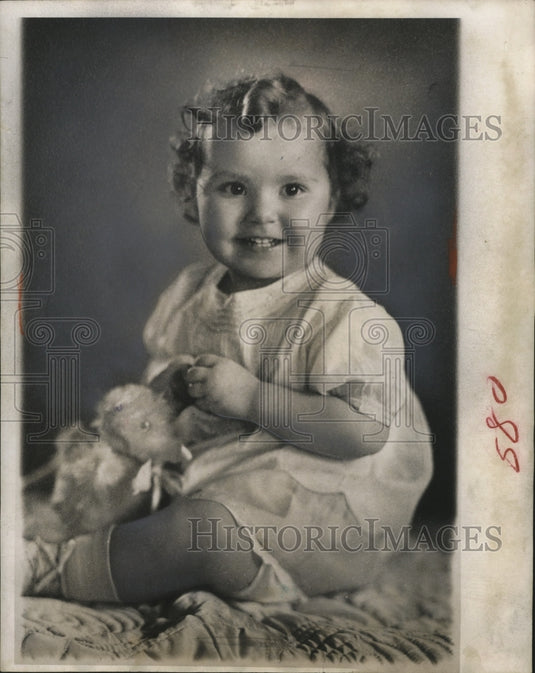 1950 Press Photo Roberta Friend, Milwaukee's No 1 debutante at 15 months old- Historic Images