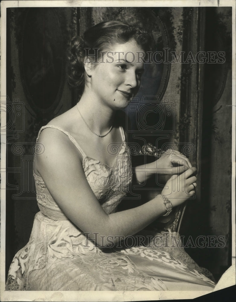 Load image into Gallery viewer, 1937 Press Photo Rosemary Kopmeier, Norman J. Kopmeiers' daughter - mja17549
