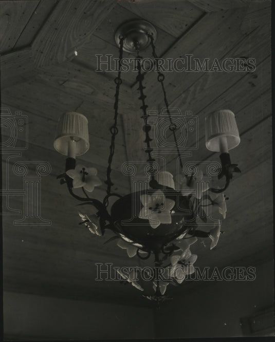 1959 Press Photo Bowl is blue opaline set in bronze stems with lilies of white- Historic Images