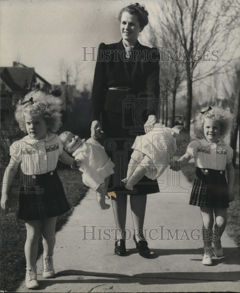 1939 Press Photo Mrs. Edmund L. Grimes and Sarah and Martha- Historic Images