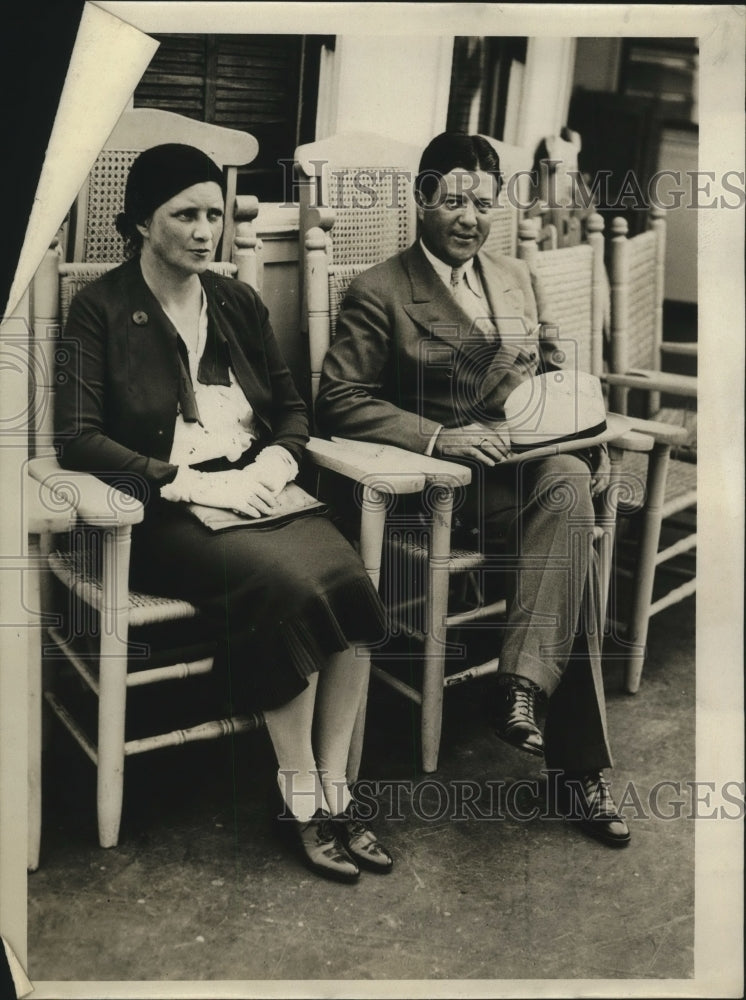 1932 Press Photo Sen &amp; Mrs Robert M LaFollette in Milwaukee - Historic Images