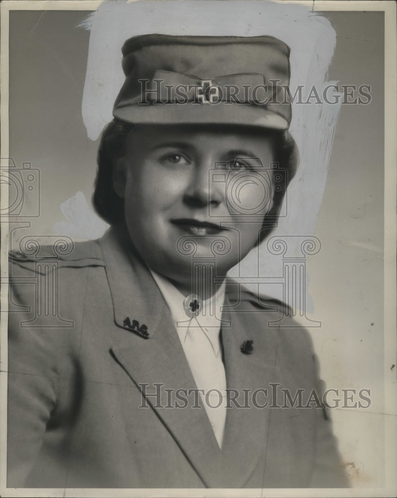 1946 Press Photo Mrs Fred F Look, Red Cross canteen service chairman - mja17664