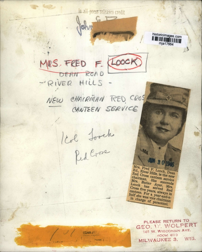 1946 Press Photo Mrs Fred F Look, Red Cross canteen service chairman - mja17664