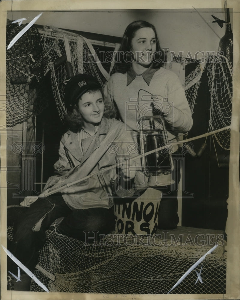 1940 Press Photo Clara Bloodgood & Marjorie Grove of Milwaukee-Downer