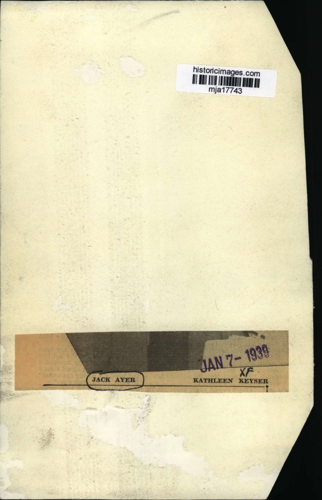 1939 Press Photo Jack Ayer with Kathleen Keyser with a big bowl - mja17743