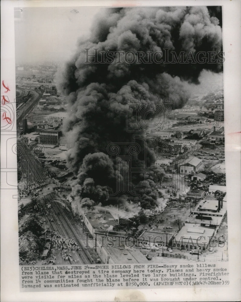 1959 Press Photo Heavy smoke billows from a tire company in Chelsea, Mass- Historic Images