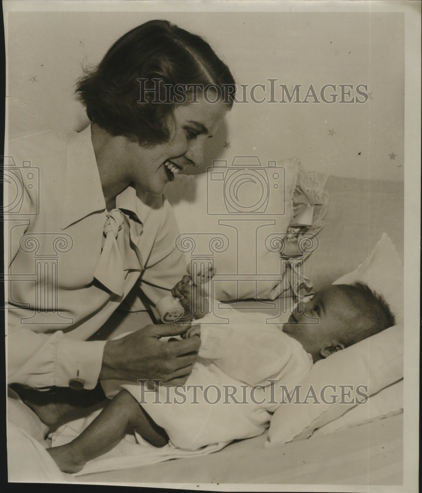  Press Photo Mrs Harold E Holbrook Jr &amp; Patricia Jane Holbrook- Historic Images