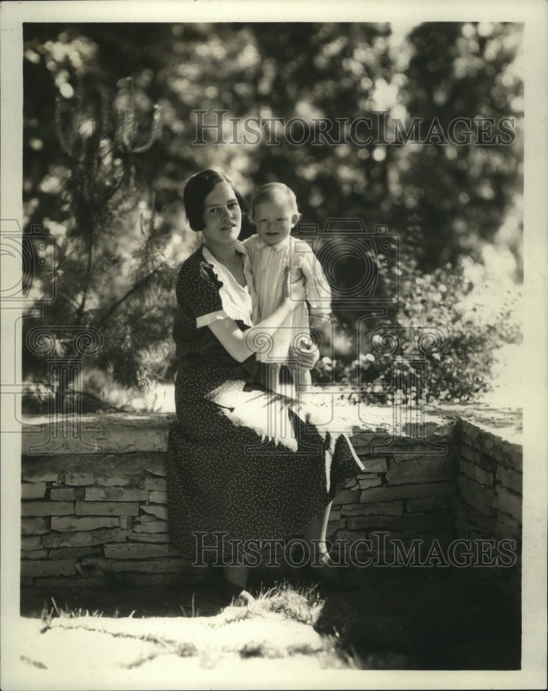 1931 Press Photo Mrs. Louis E. Maddin and baby Lia- Historic Images