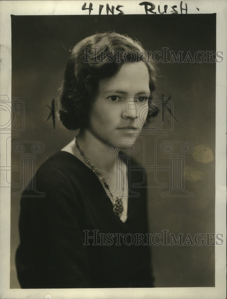 1931 Press Photo Mrs. Louis Madden, Junior League assisting Christmas sale- Historic Images