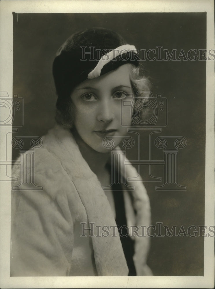 1933 Press Photo Antoinette Smith engaged to J. Carlton MacNeil - mja18054