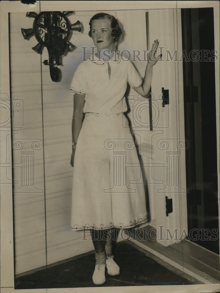 1936 Press Photo Gertrude Van Dyke , all dressed up for Tennis- Historic Images