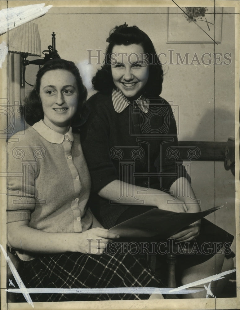 1945 Press Photo Miss Marianna Gallauer and Miss Marion Frint- Historic Images