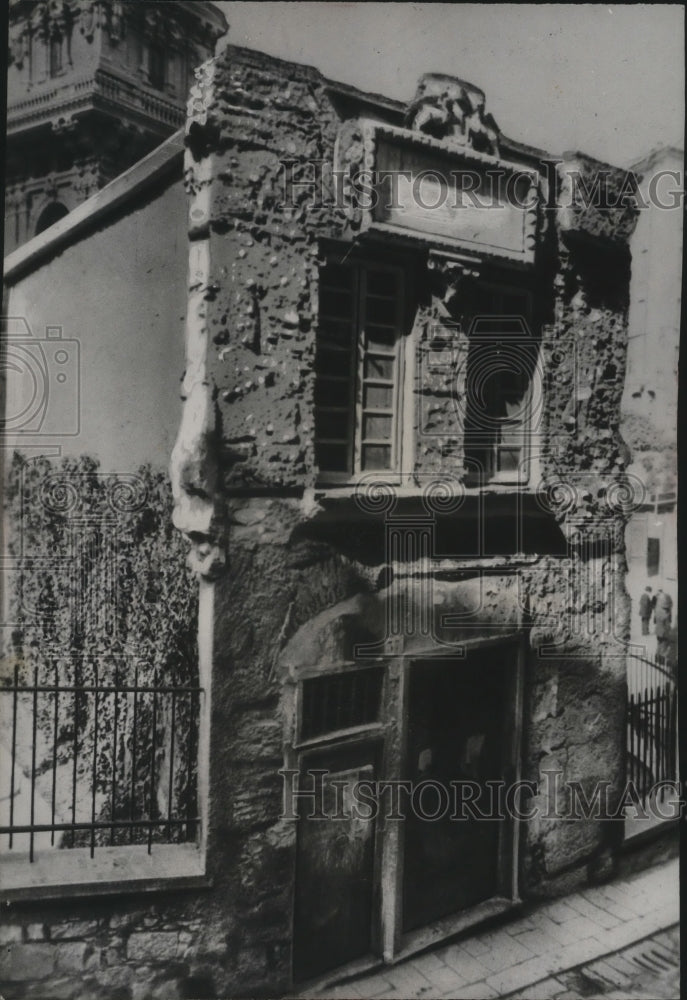 1951 Press Photo Citizens of Genoa preserved house as birthplace of Columbus- Historic Images