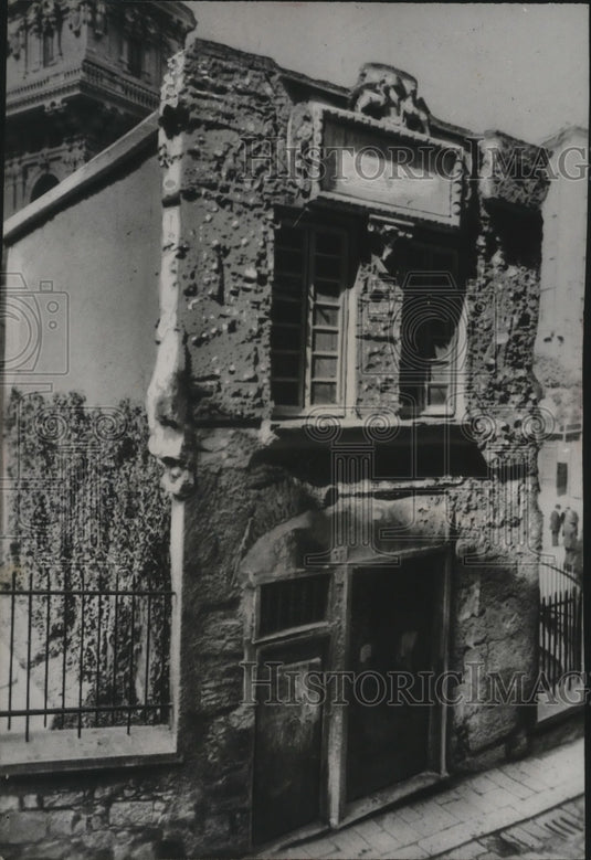 1951 Press Photo Citizens of Genoa preserved house as birthplace of Columbus- Historic Images