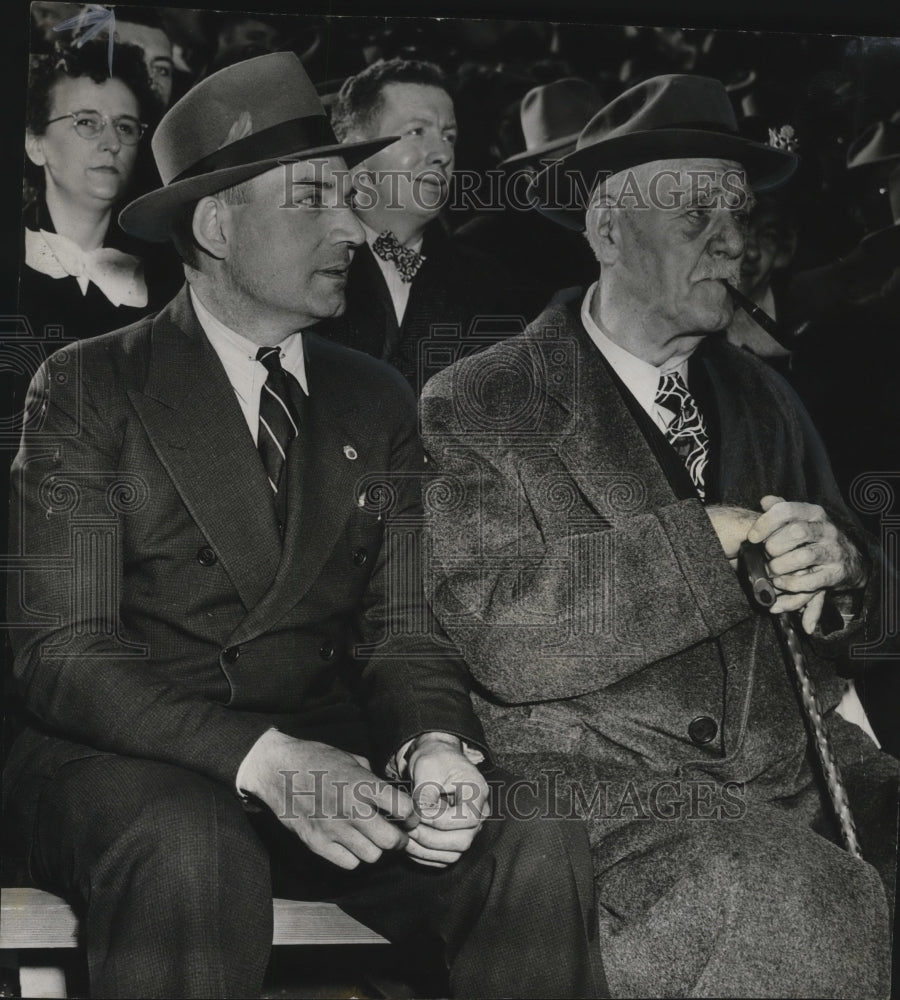 1945 Press Photo Gov. Walter Goodland &amp; Bob Sullivan at Wisconsin-Illinois game- Historic Images