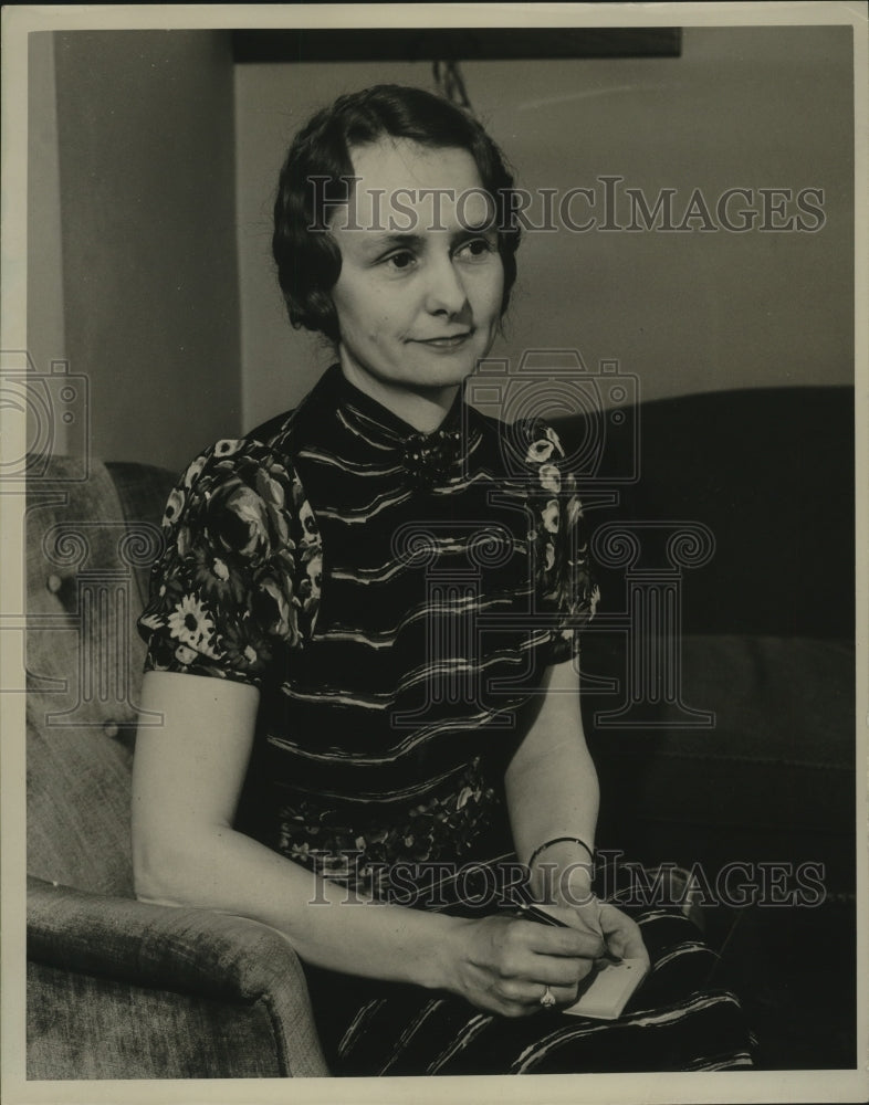 1938 Press Photo Mrs. R.P. Gingrass- Historic Images