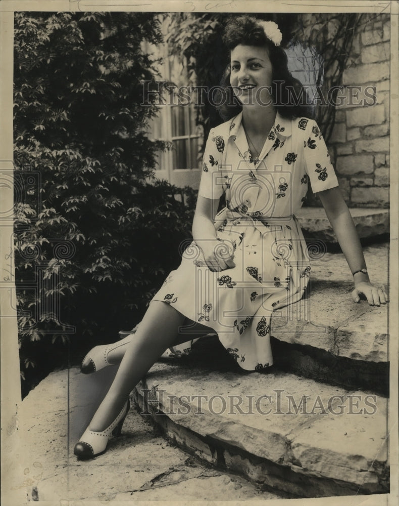 1943 Press Photo Miss Louise Le Feber- Historic Images