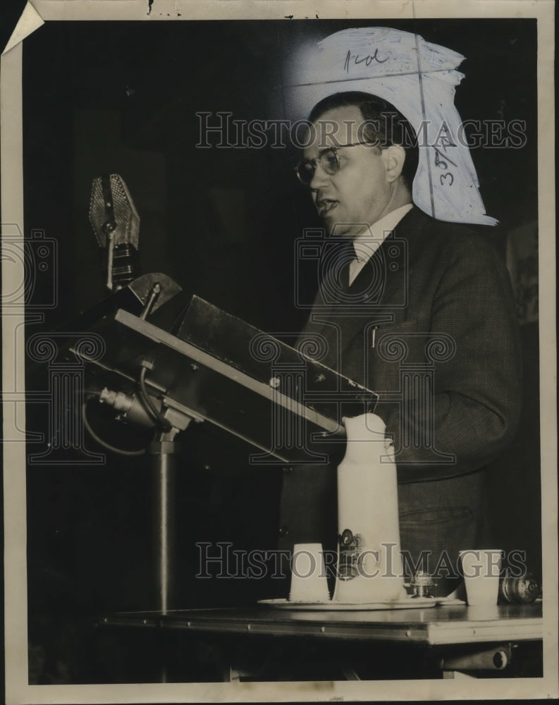 Load image into Gallery viewer, 1946 Press Photo Fred Blair, denounced "orgy of red baiting" - mja18605
