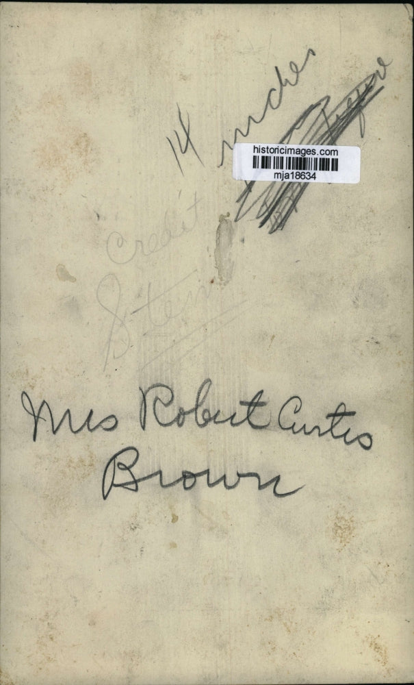 Press Photo Mrs. Robert Curtis Brown with her dogs - mja18634