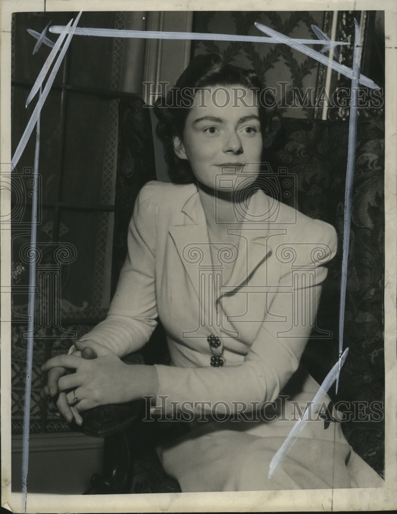 1940 Press Photo Ann Krause assisting at the wedding of Katherine Hamilton- Historic Images