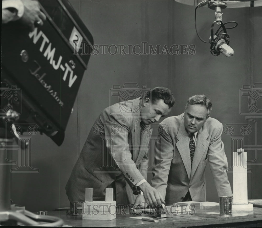 1951 Press Photo Bob Heiss The Man Next Door program on WTMJ-TV- Historic Images