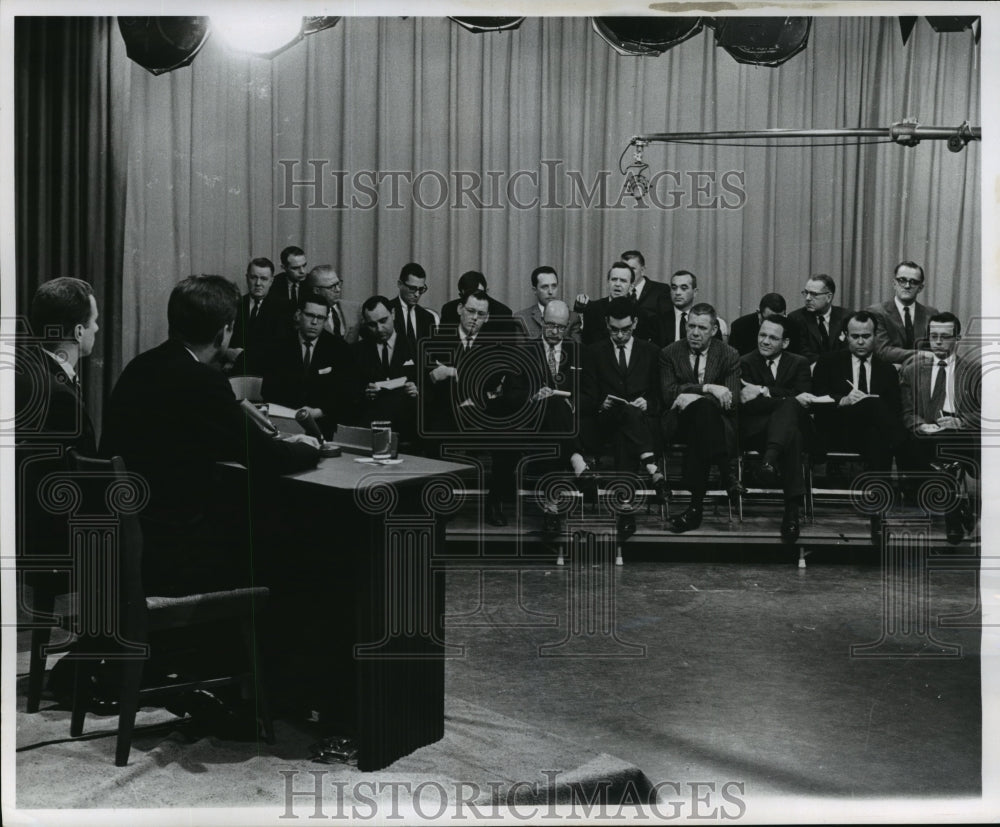 1960 Press Photo Presidential Press Conference in Milwaukee Journal TV