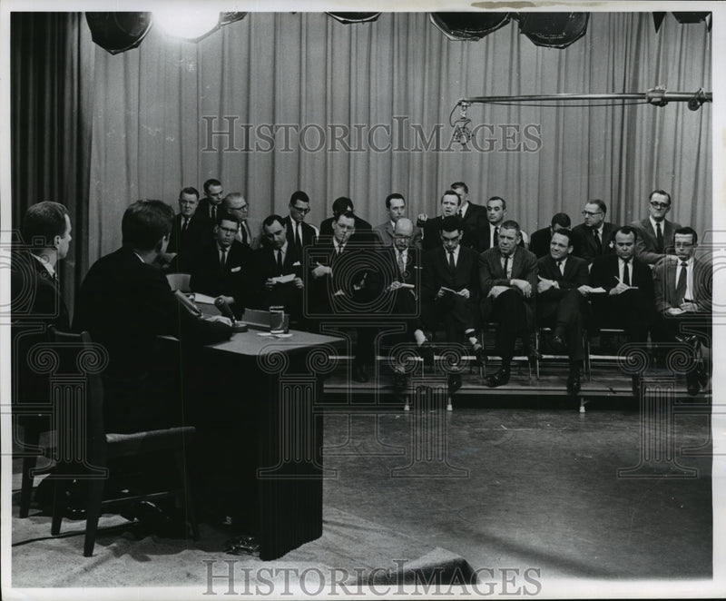 Load image into Gallery viewer, 1960 Press Photo Presidential Press Conference in Milwaukee Journal TV

