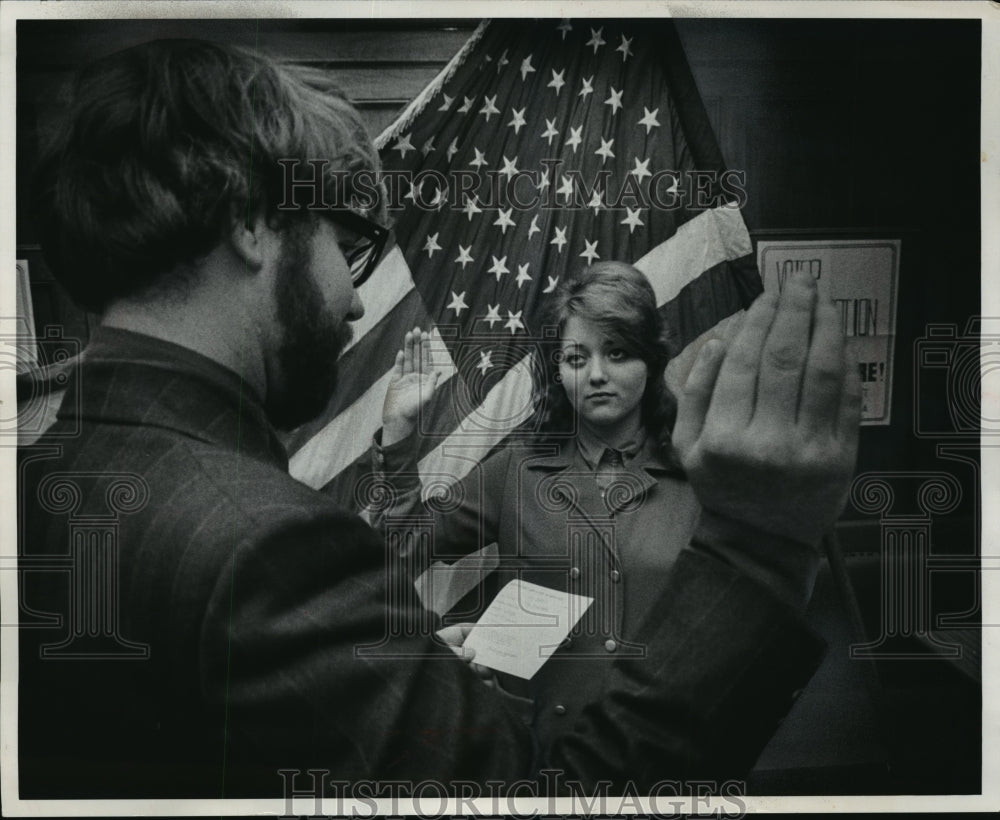 1971 Press Photo Miss Christine Lee Clapsaddle and Harry Olmstead - mja18845