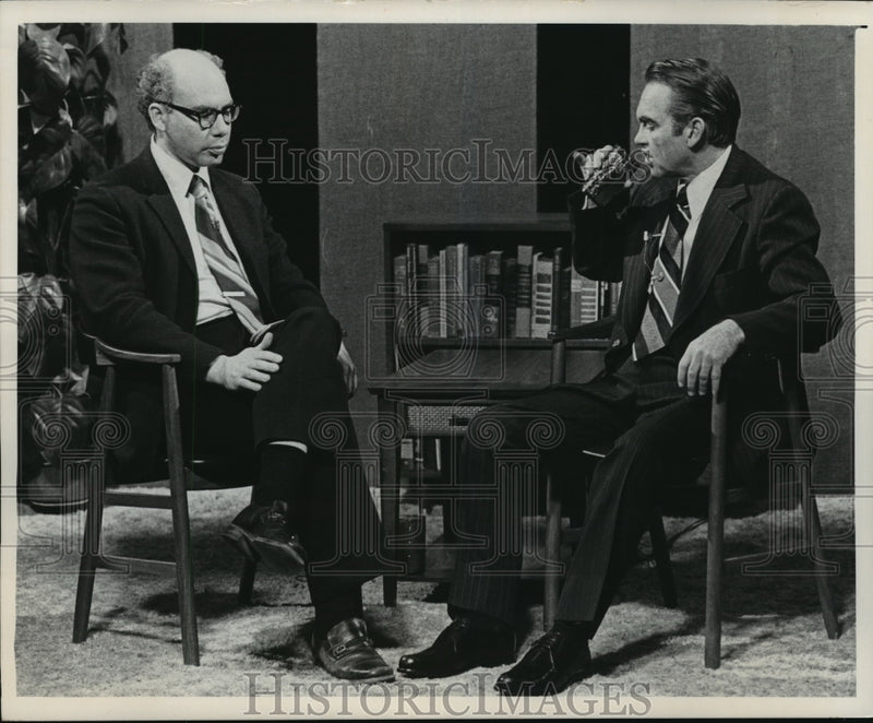 Load image into Gallery viewer, 1976 Press Photo George Wallace, Milw. and Wis. visits - mja18950
