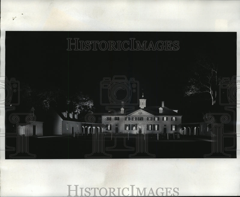 Load image into Gallery viewer, 1976 Press Photo A majestic view of George and Martha Washington's home
