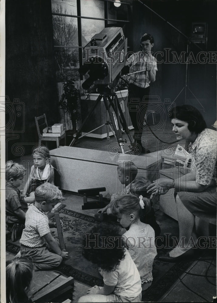 1965 Press Photo Milwaukee vocational school television studio- WMVS-TV- Historic Images