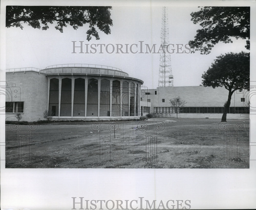 1966 Press Photo WTMJ, WTMJ-FM &amp; WTMJ-TV-Radio City Exterior - mja19893- Historic Images