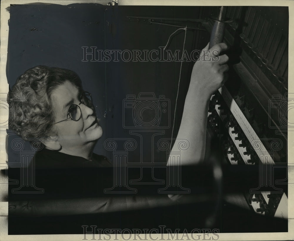 1943 Press Photo Mrs. M.T. Dockery- Historic Images