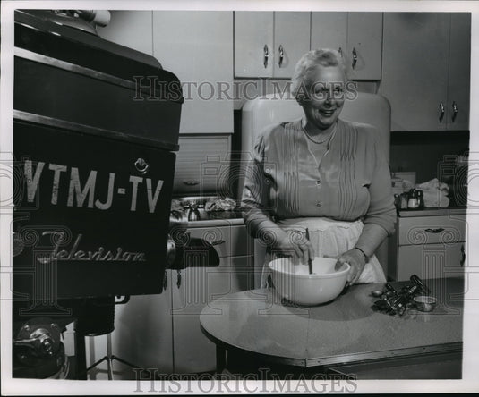 1952 Press Photo "What's New in the Kitchen?" - Brieta Griem program- Historic Images