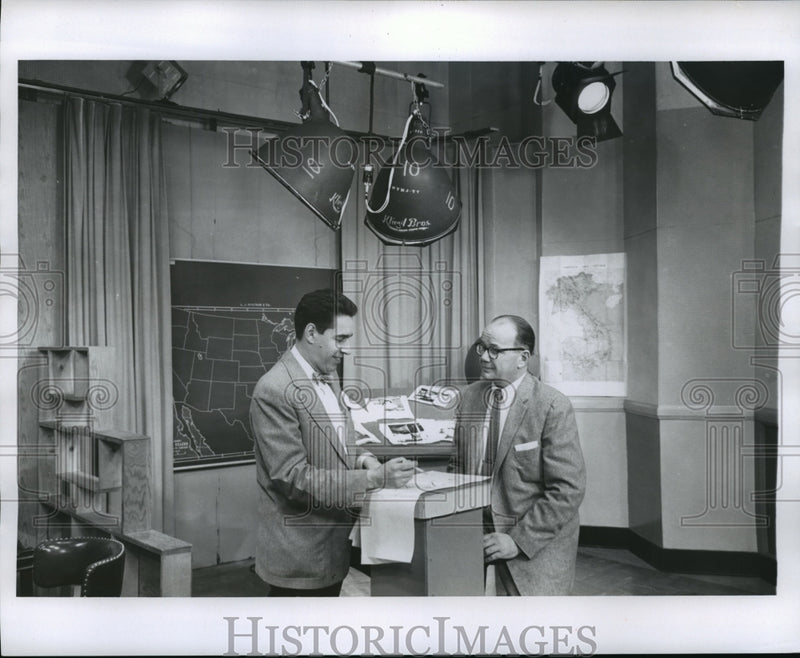Load image into Gallery viewer, 1971 Press Photo Milw. Journal - TV - mja20050
