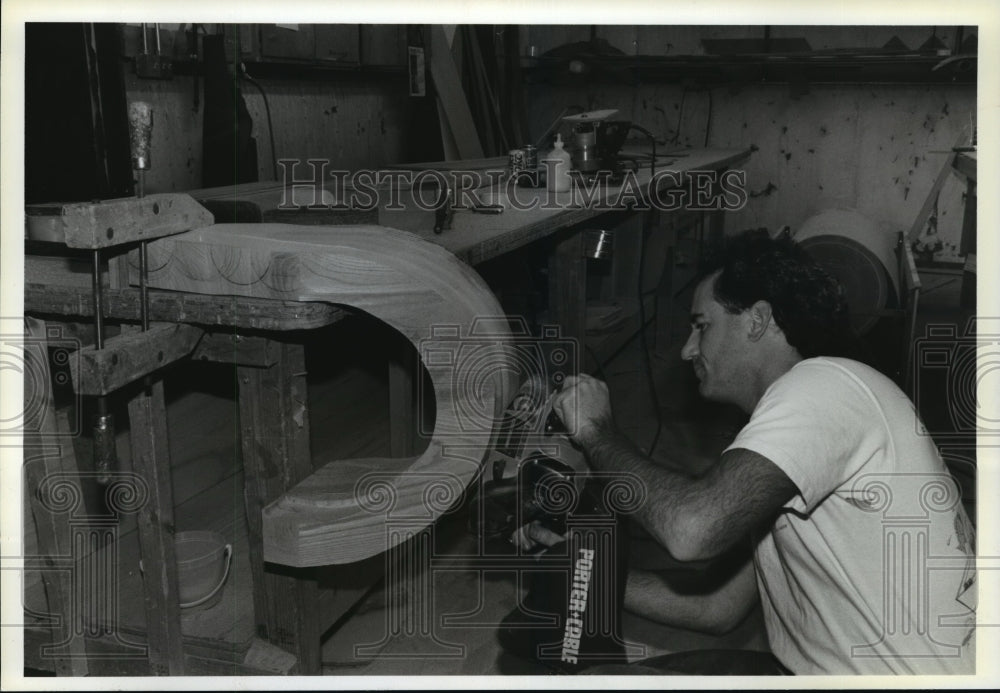 1993 Press Photo Stephen Von Fossen operates sanding equipment at Arcways Inc- Historic Images