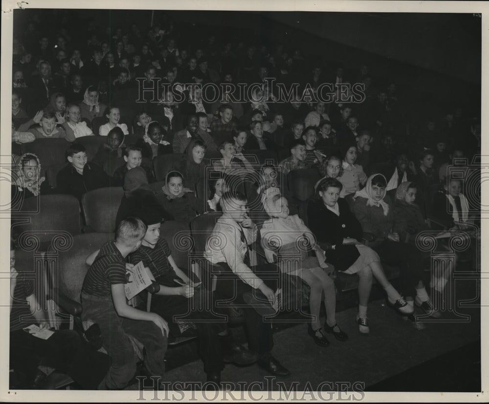  Press Photo Scene from a MTMJ station film showing- Historic Images