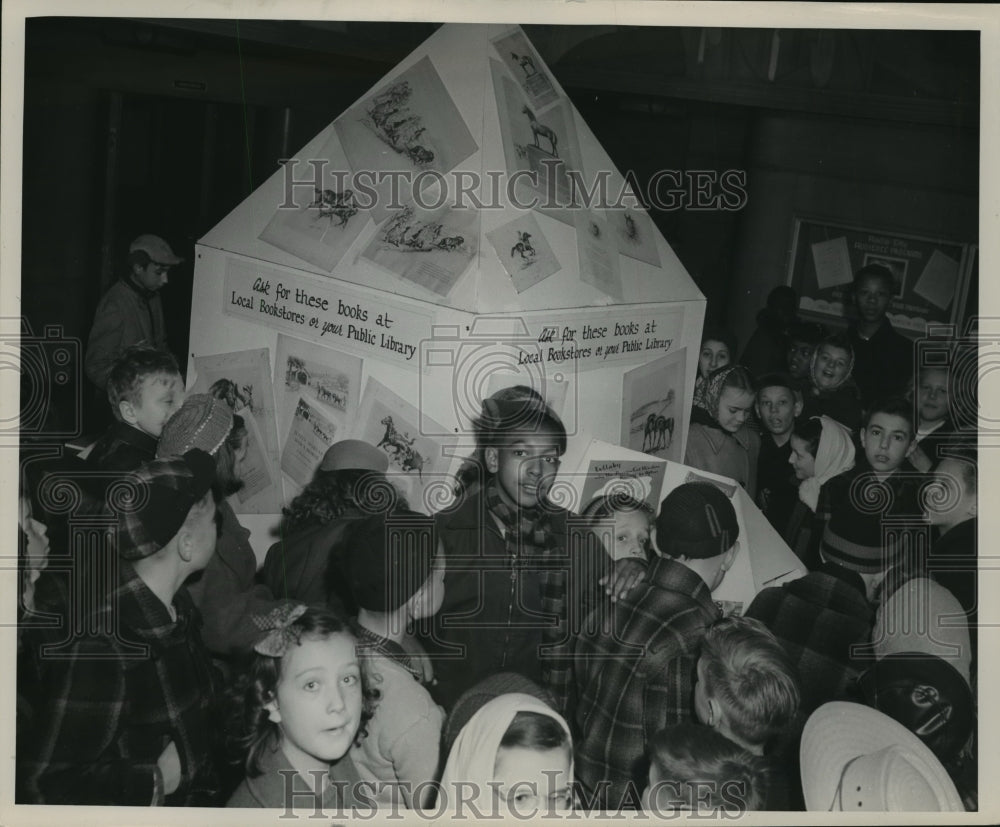  Press Photo Scene from a WTMJ-TV children&#39;s event - Historic Images