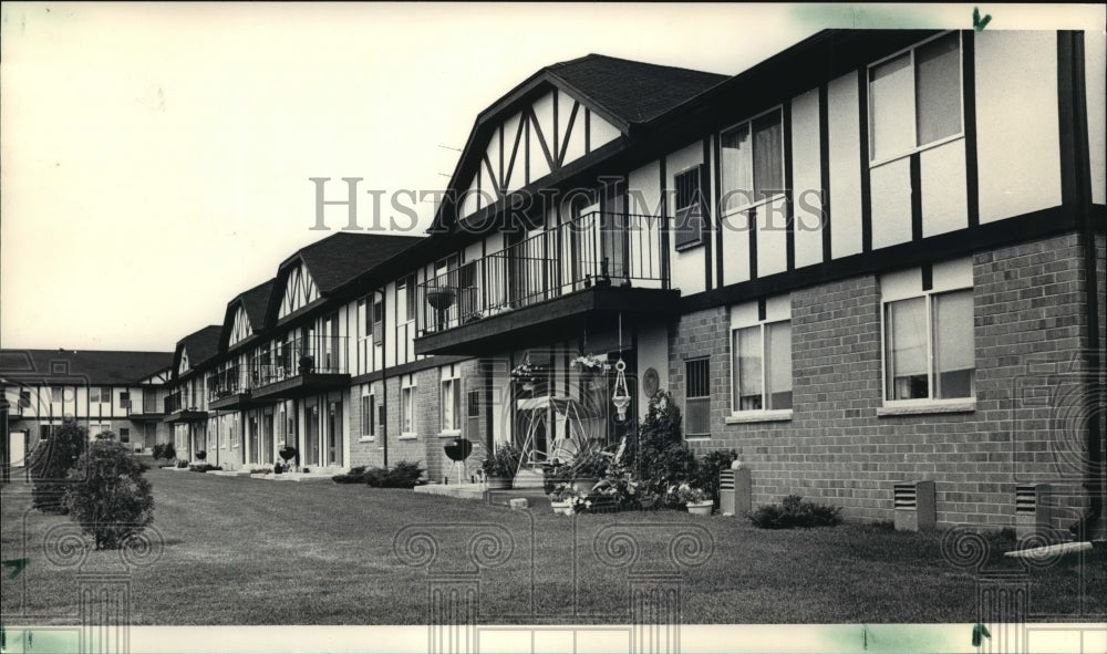 1986 Press Photo View of Country Gates Apartments - mja20322