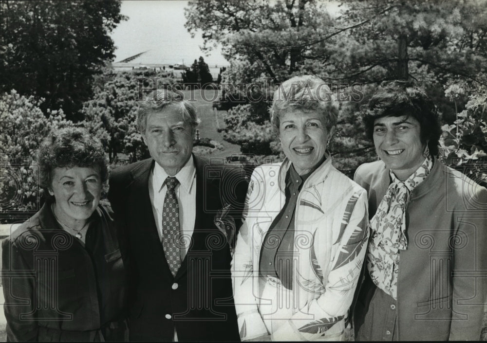 1984 Press Photo Irving Armour, president of the Artist Series at Pabst Theater - Historic Images