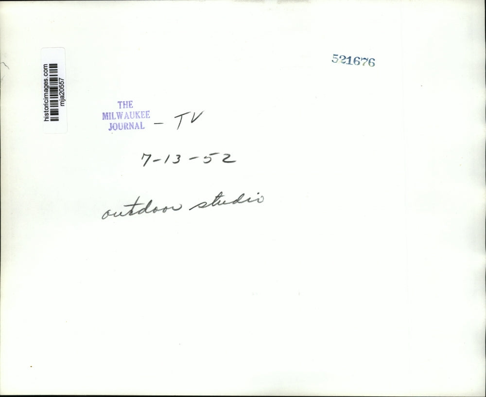 1952 Press Photo Outdoor Studio - mja20557