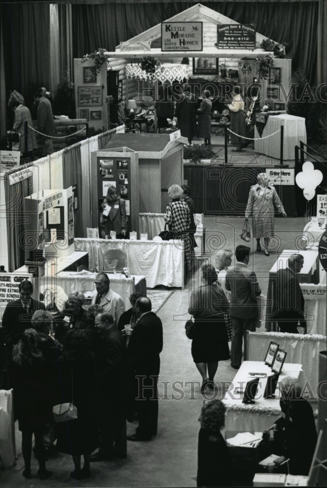 1993 Press Photo Annual Home &amp; Real Estate Expo at Waukesha County Expo Center- Historic Images